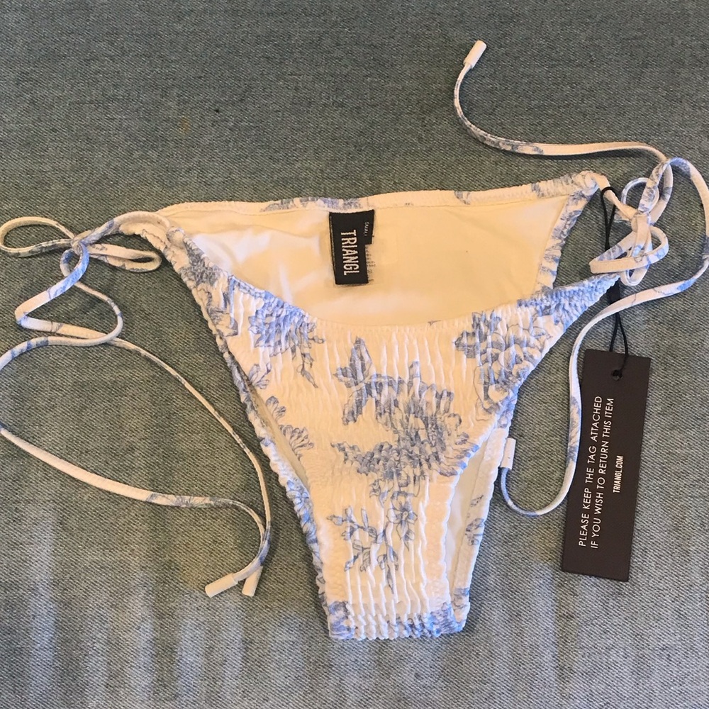 Triangle bikini bottom, size small